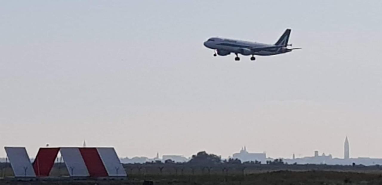 B&B "Gabriel&Melissa" Airport View - Nuova - Ristrutturato Gennaio 2022 Tessera Zewnętrze zdjęcie